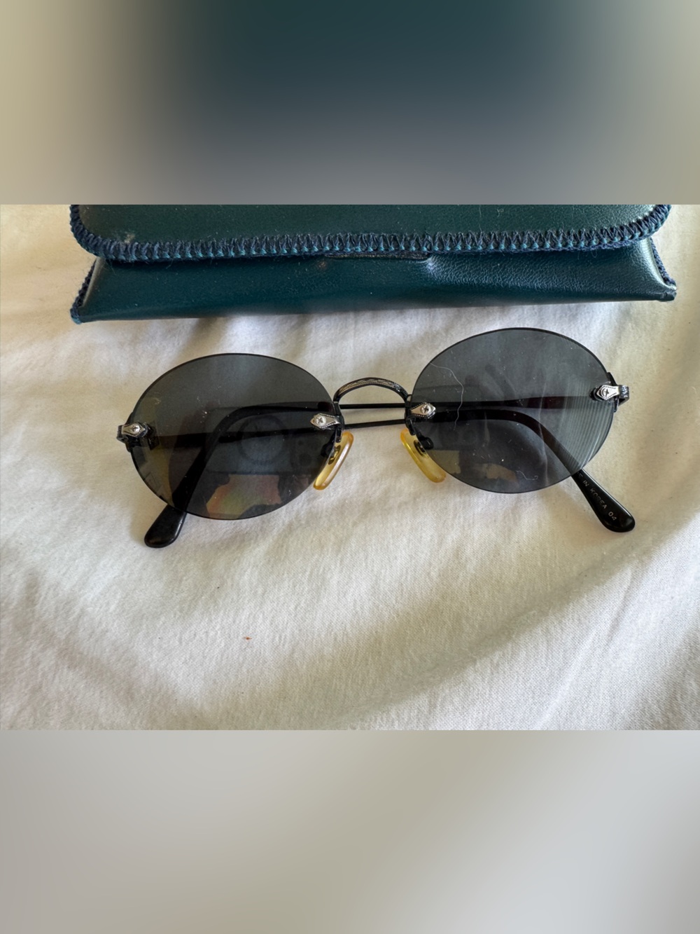 Guess oval Y2K frameless Sunglasses with Nose Pads